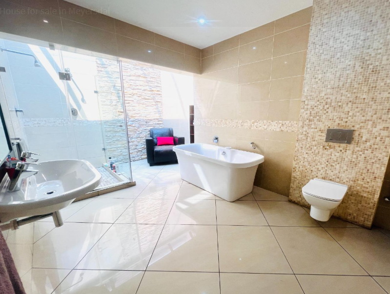 5 Bedroom Property for Sale in Meyersdal Gauteng
