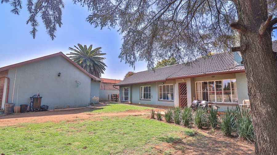 3 Bedroom Property for Sale in Brackendowns Gauteng