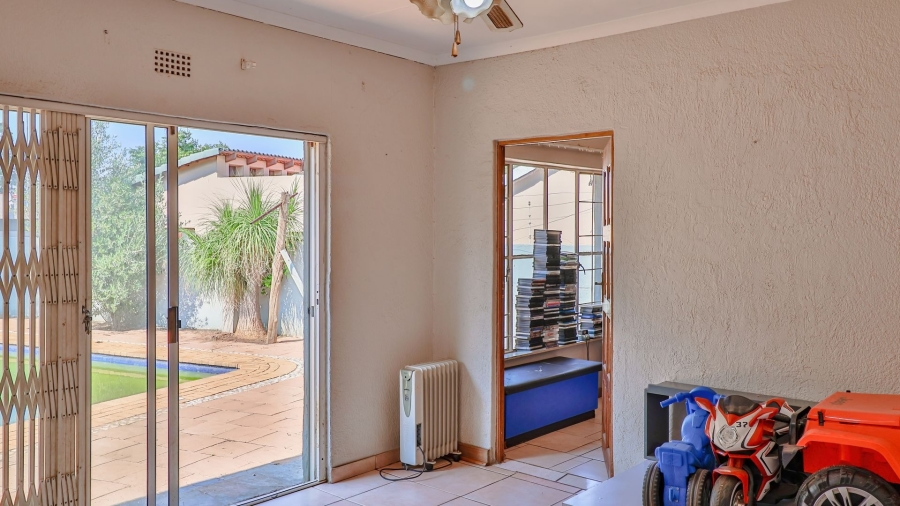 3 Bedroom Property for Sale in Brackendowns Gauteng