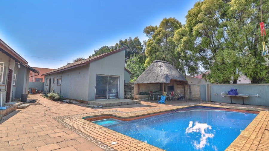 3 Bedroom Property for Sale in Brackendowns Gauteng