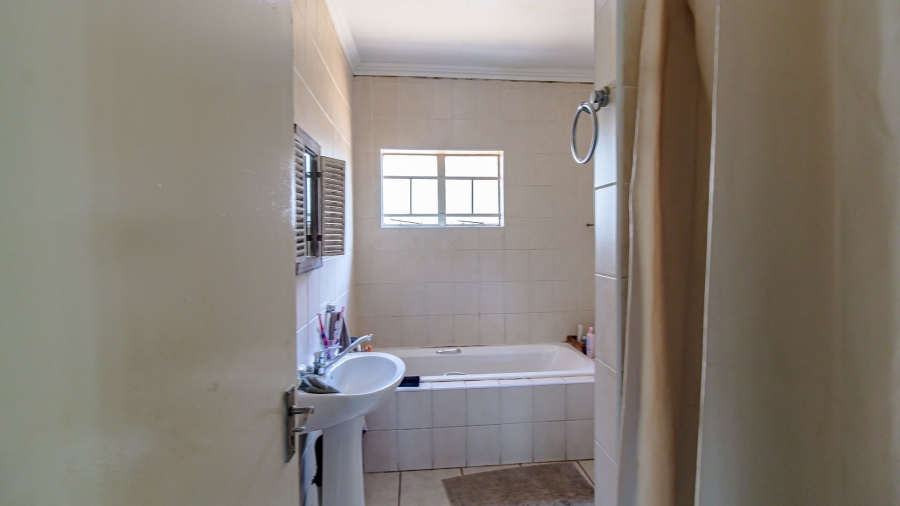 3 Bedroom Property for Sale in Brackendowns Gauteng
