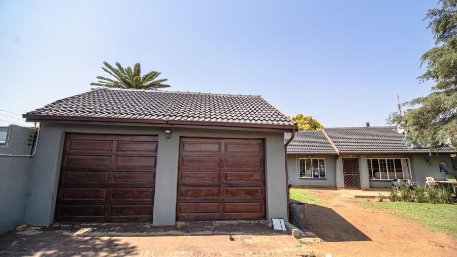 3 Bedroom Property for Sale in Brackendowns Gauteng