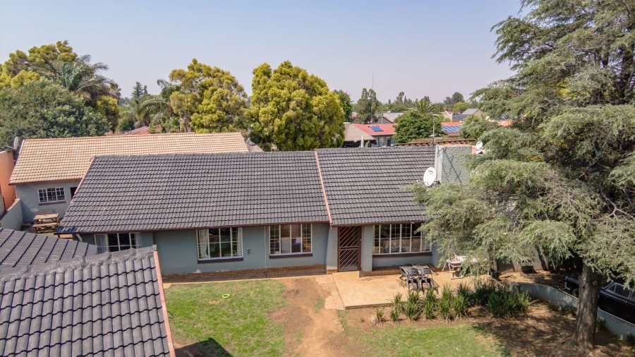 3 Bedroom Property for Sale in Brackendowns Gauteng