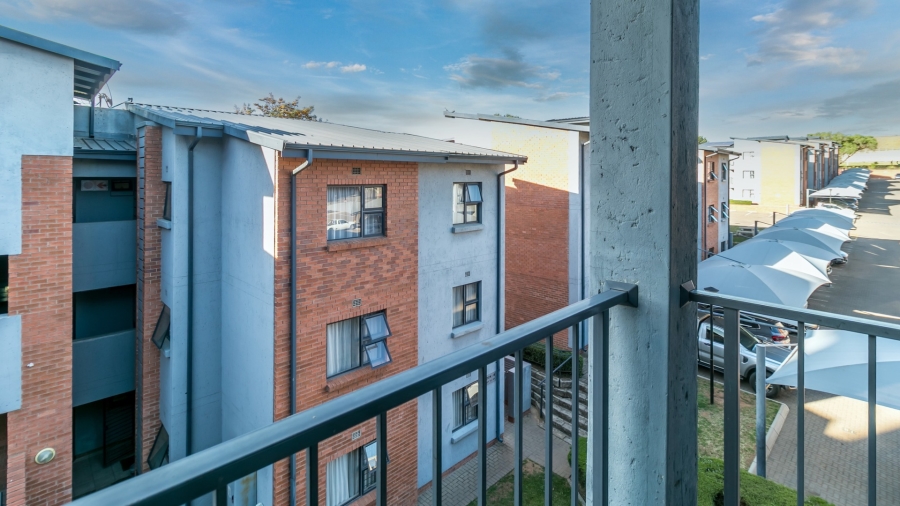 2 Bedroom Property for Sale in Grand Central Gauteng