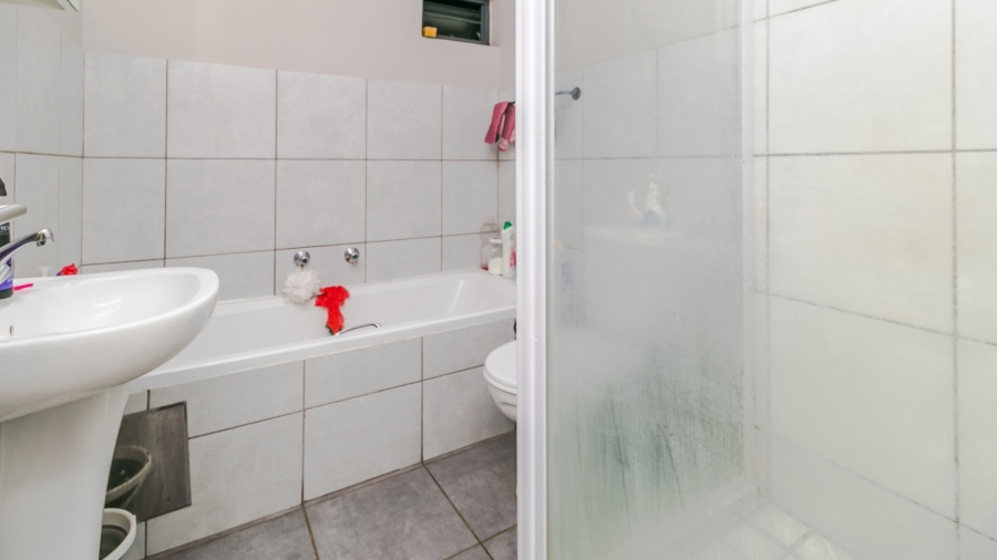 2 Bedroom Property for Sale in Grand Central Gauteng