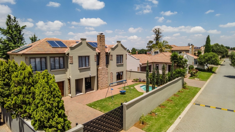 4 Bedroom Property for Sale in Bonaero Park Gauteng