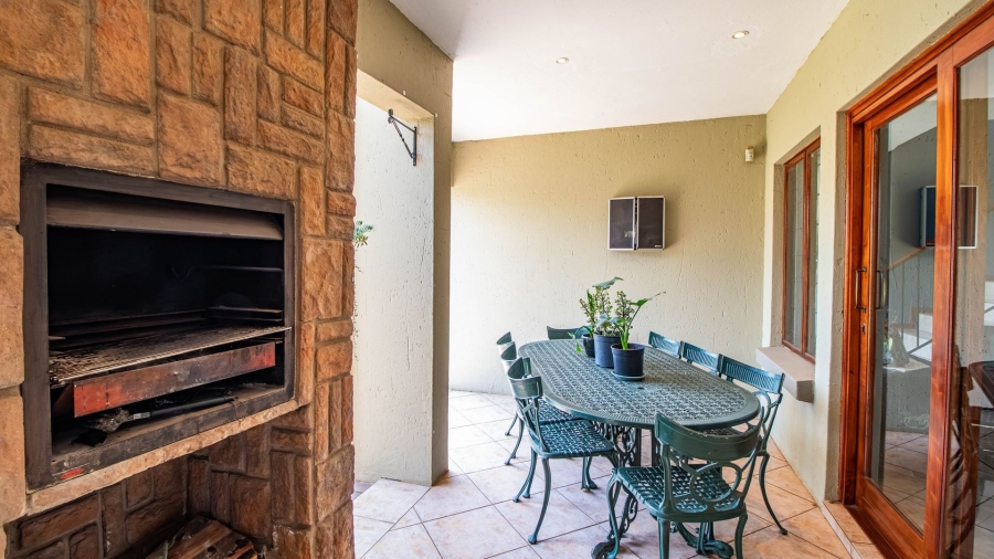 4 Bedroom Property for Sale in Bonaero Park Gauteng