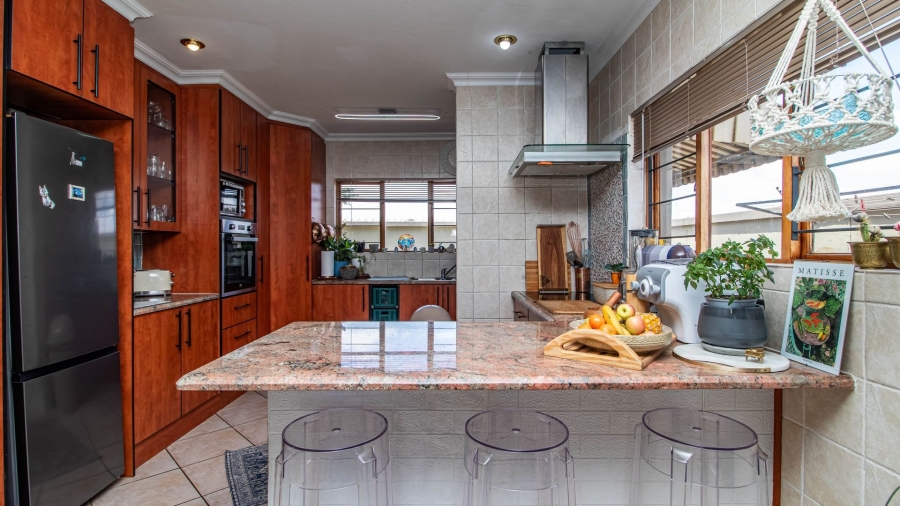 4 Bedroom Property for Sale in Bonaero Park Gauteng