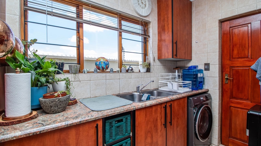 4 Bedroom Property for Sale in Bonaero Park Gauteng