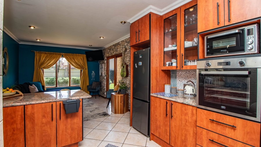 4 Bedroom Property for Sale in Bonaero Park Gauteng