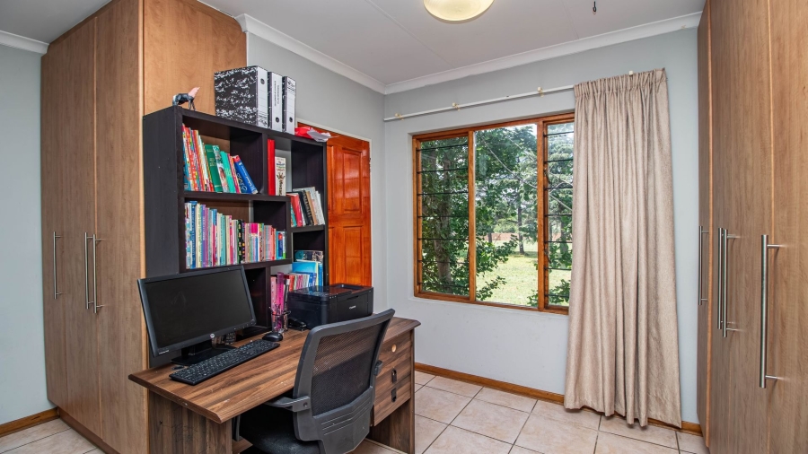 4 Bedroom Property for Sale in Bonaero Park Gauteng