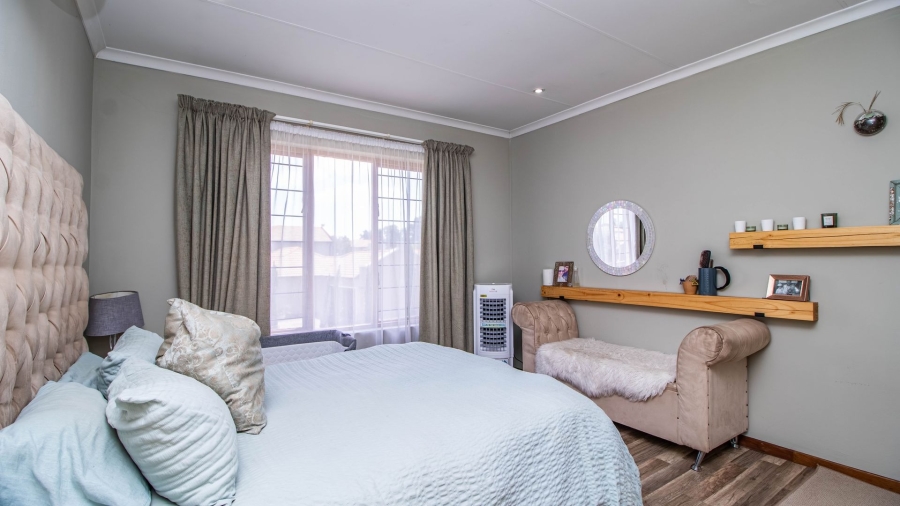 4 Bedroom Property for Sale in Bonaero Park Gauteng