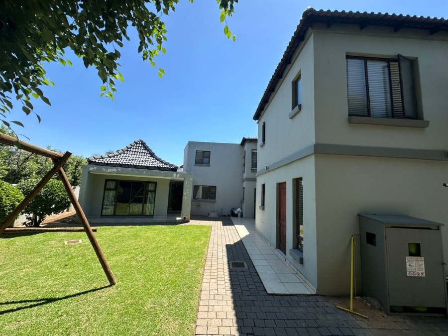 6 Bedroom Property for Sale in Midfield Estate Gauteng