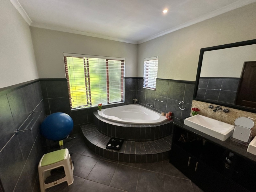 6 Bedroom Property for Sale in Midfield Estate Gauteng