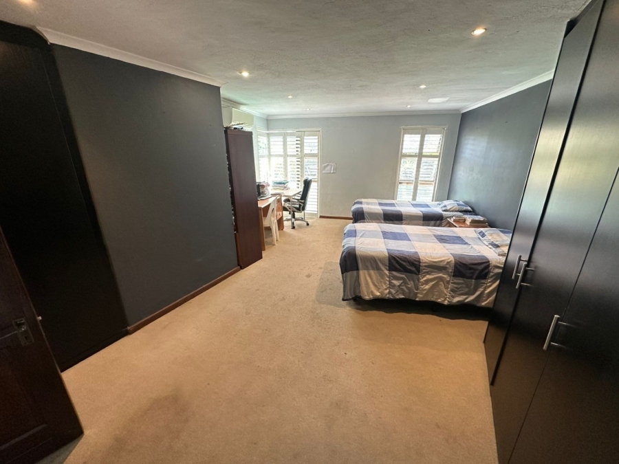 6 Bedroom Property for Sale in Midfield Estate Gauteng