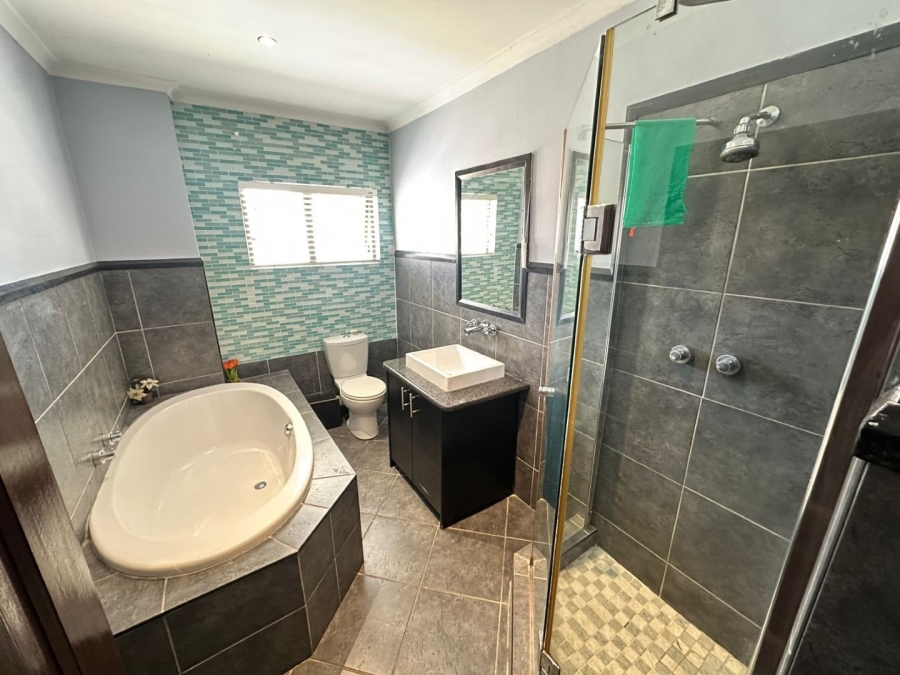 6 Bedroom Property for Sale in Midfield Estate Gauteng