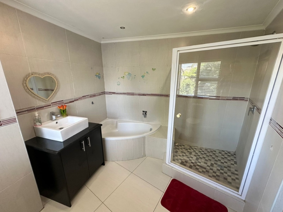 6 Bedroom Property for Sale in Midfield Estate Gauteng
