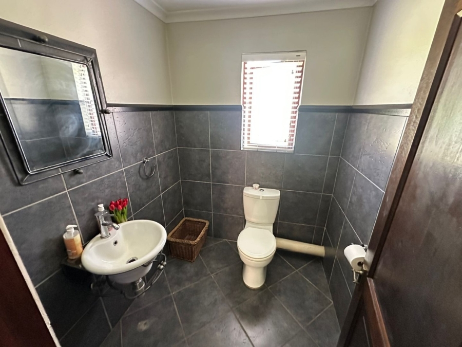 6 Bedroom Property for Sale in Midfield Estate Gauteng