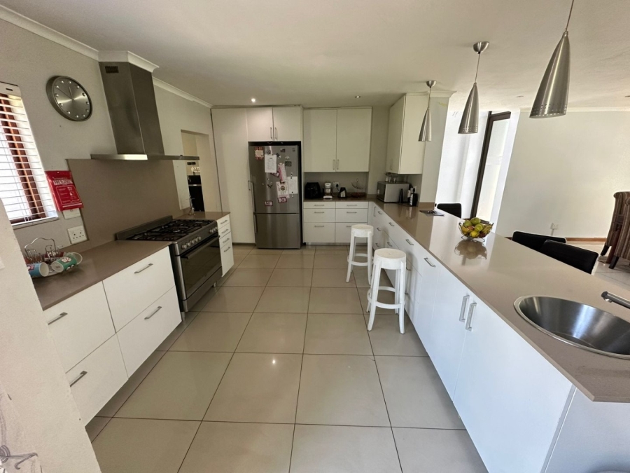 6 Bedroom Property for Sale in Midfield Estate Gauteng
