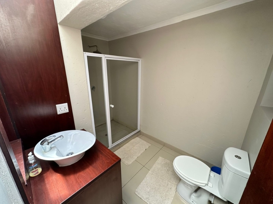 6 Bedroom Property for Sale in Midfield Estate Gauteng