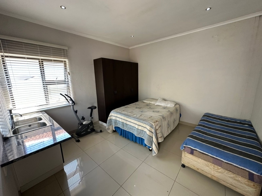 6 Bedroom Property for Sale in Midfield Estate Gauteng