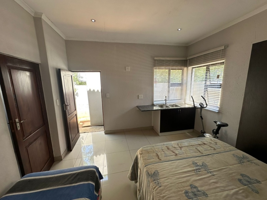 6 Bedroom Property for Sale in Midfield Estate Gauteng