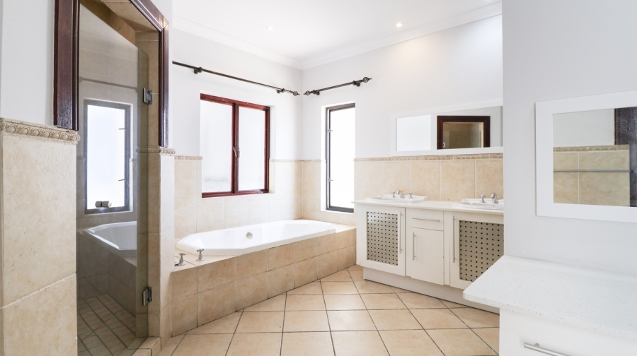 5 Bedroom Property for Sale in Dainfern Valley Gauteng