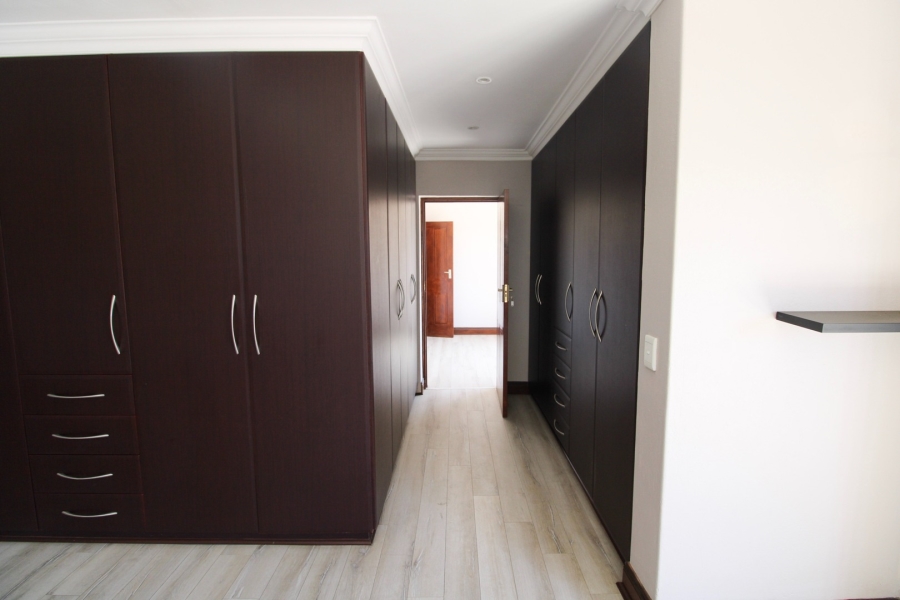 To Let 5 Bedroom Property for Rent in Bryanston Gauteng