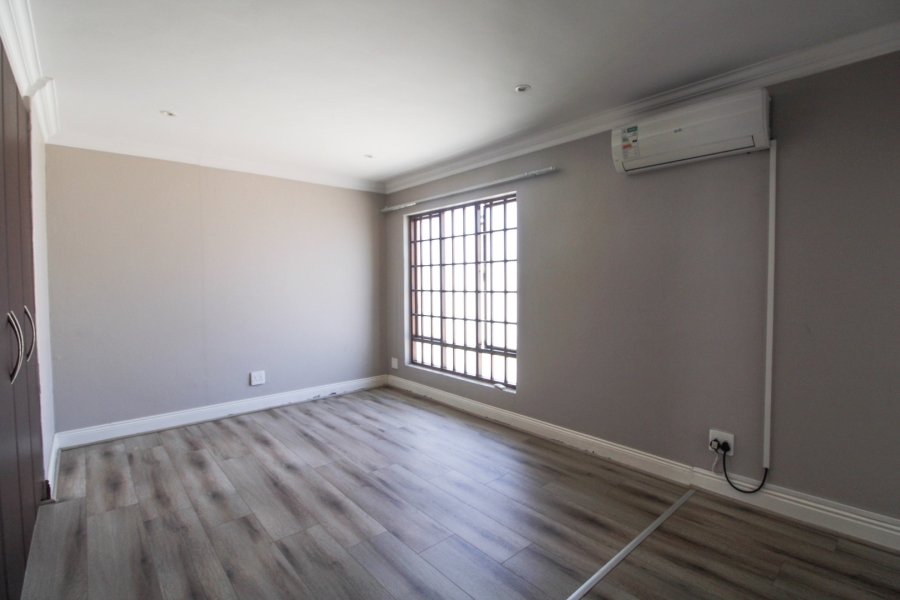 To Let 5 Bedroom Property for Rent in Bryanston Gauteng