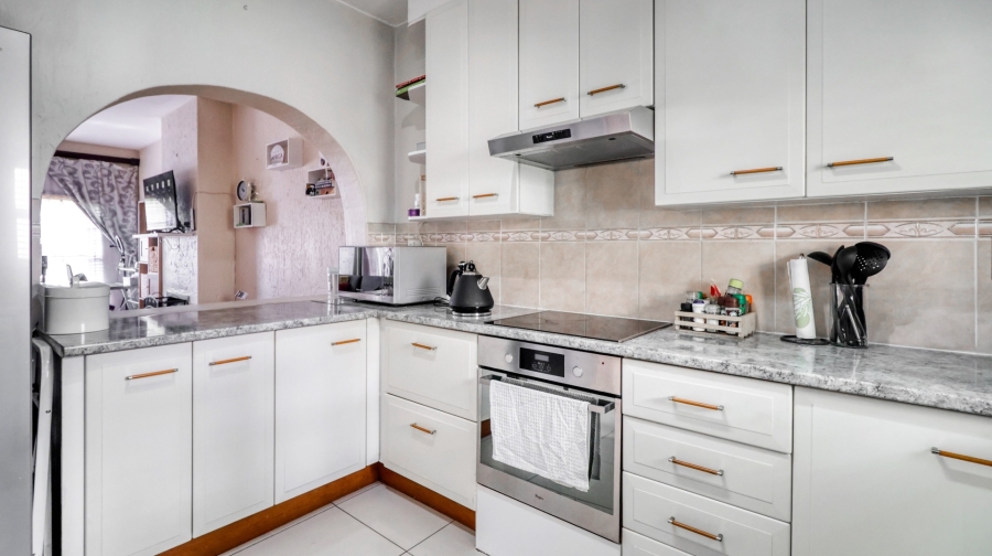 To Let 2 Bedroom Property for Rent in Paulshof Gauteng