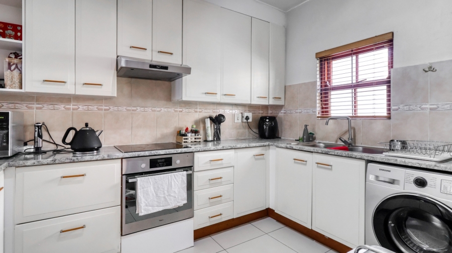 To Let 2 Bedroom Property for Rent in Paulshof Gauteng