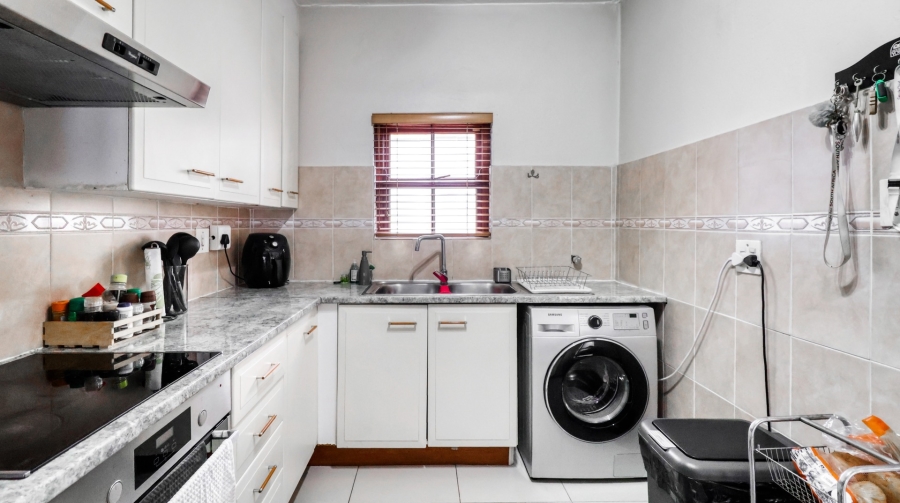 To Let 2 Bedroom Property for Rent in Paulshof Gauteng