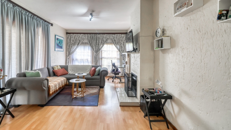 To Let 2 Bedroom Property for Rent in Paulshof Gauteng