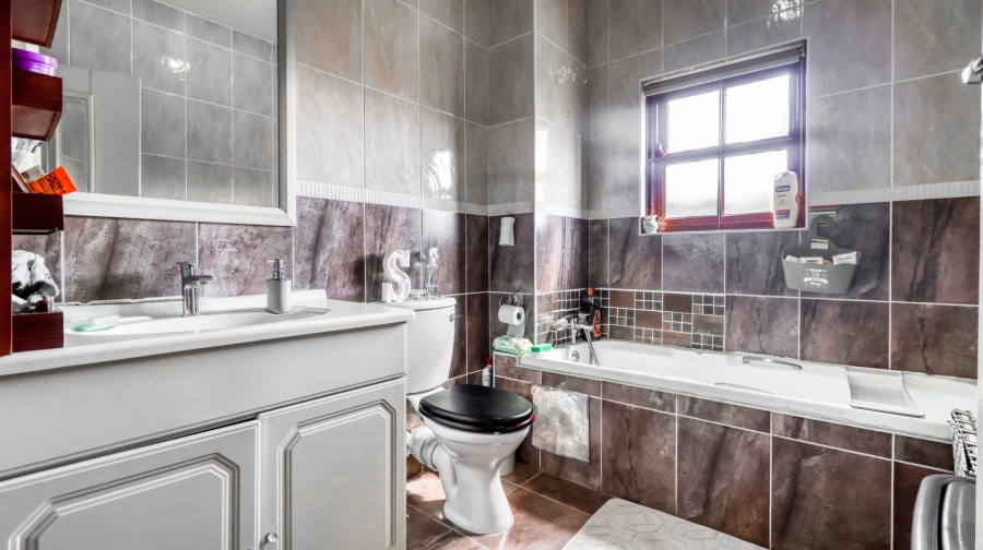 To Let 2 Bedroom Property for Rent in Paulshof Gauteng