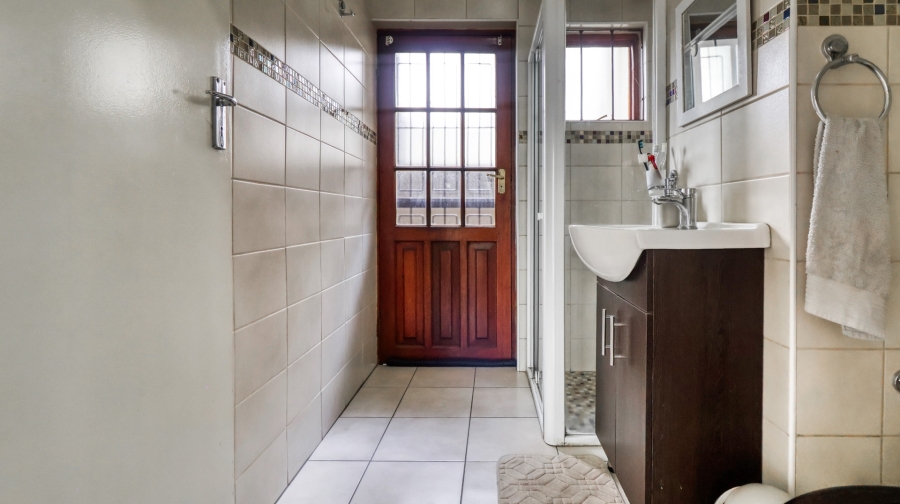 To Let 2 Bedroom Property for Rent in Paulshof Gauteng