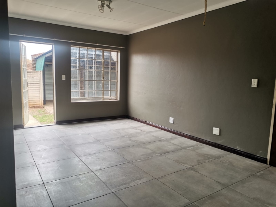 2 Bedroom Property for Sale in Andeon Gauteng