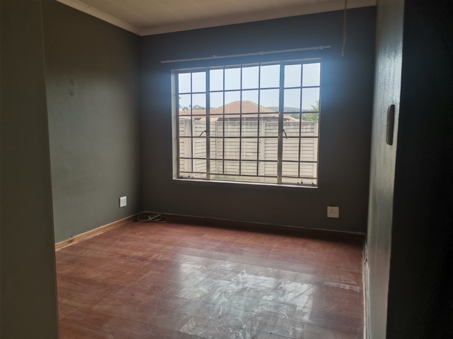 2 Bedroom Property for Sale in Andeon Gauteng