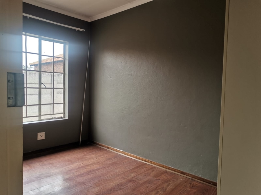 2 Bedroom Property for Sale in Andeon Gauteng