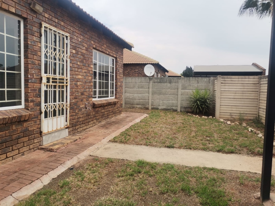 2 Bedroom Property for Sale in Andeon Gauteng