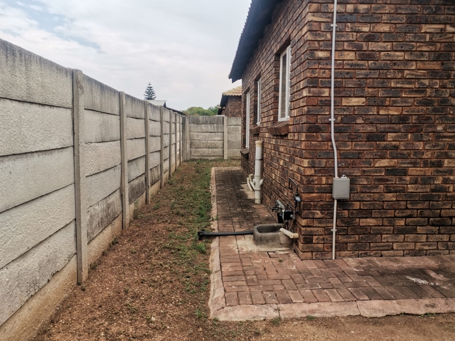 2 Bedroom Property for Sale in Andeon Gauteng