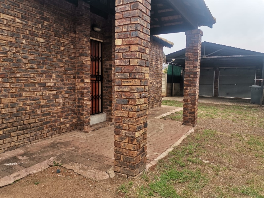 2 Bedroom Property for Sale in Andeon Gauteng