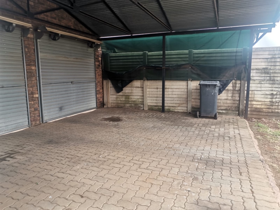 2 Bedroom Property for Sale in Andeon Gauteng
