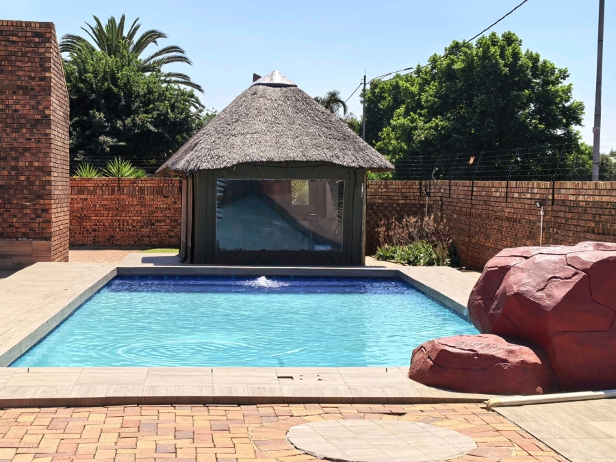 5 Bedroom Property for Sale in New State Areas Gauteng
