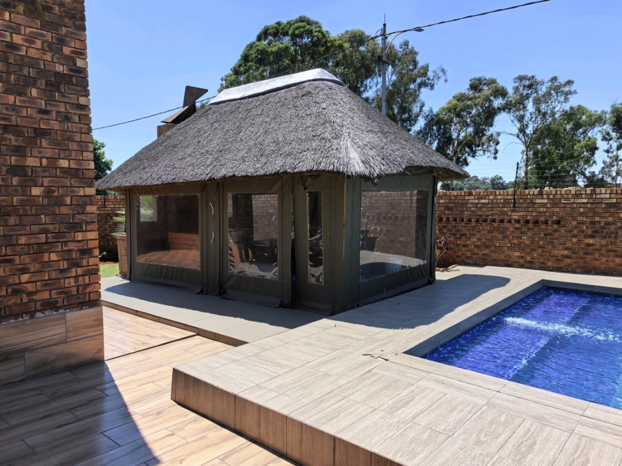 5 Bedroom Property for Sale in New State Areas Gauteng