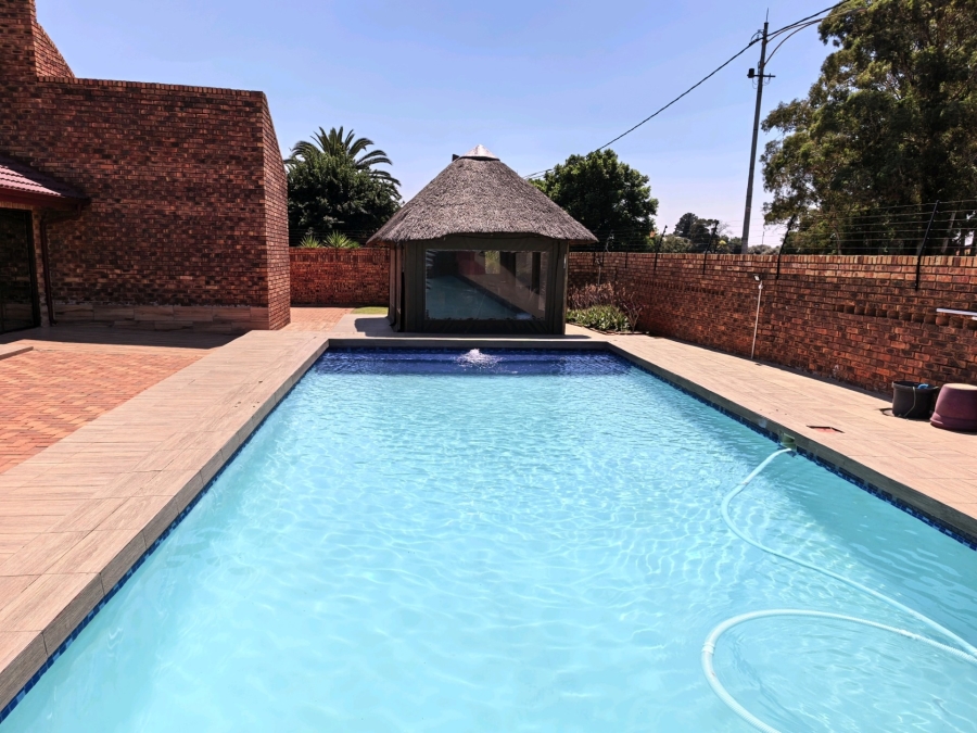 5 Bedroom Property for Sale in New State Areas Gauteng