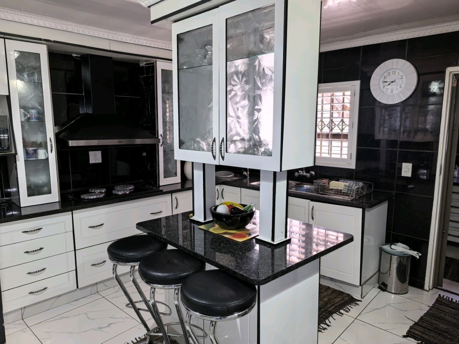 5 Bedroom Property for Sale in New State Areas Gauteng