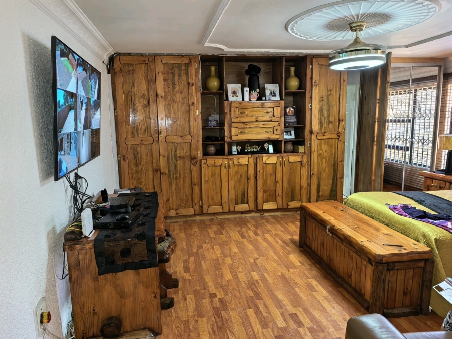 5 Bedroom Property for Sale in New State Areas Gauteng