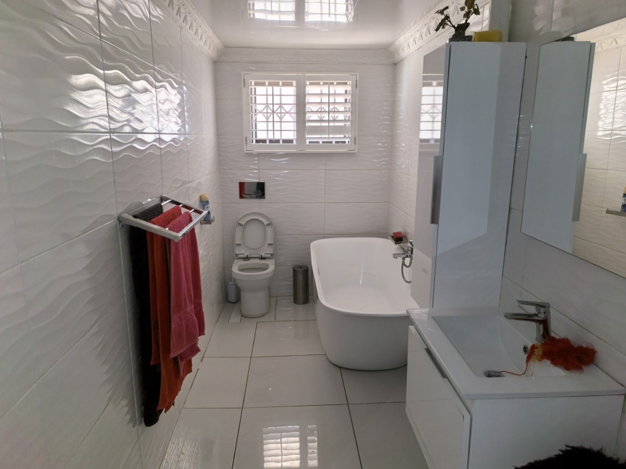 5 Bedroom Property for Sale in New State Areas Gauteng