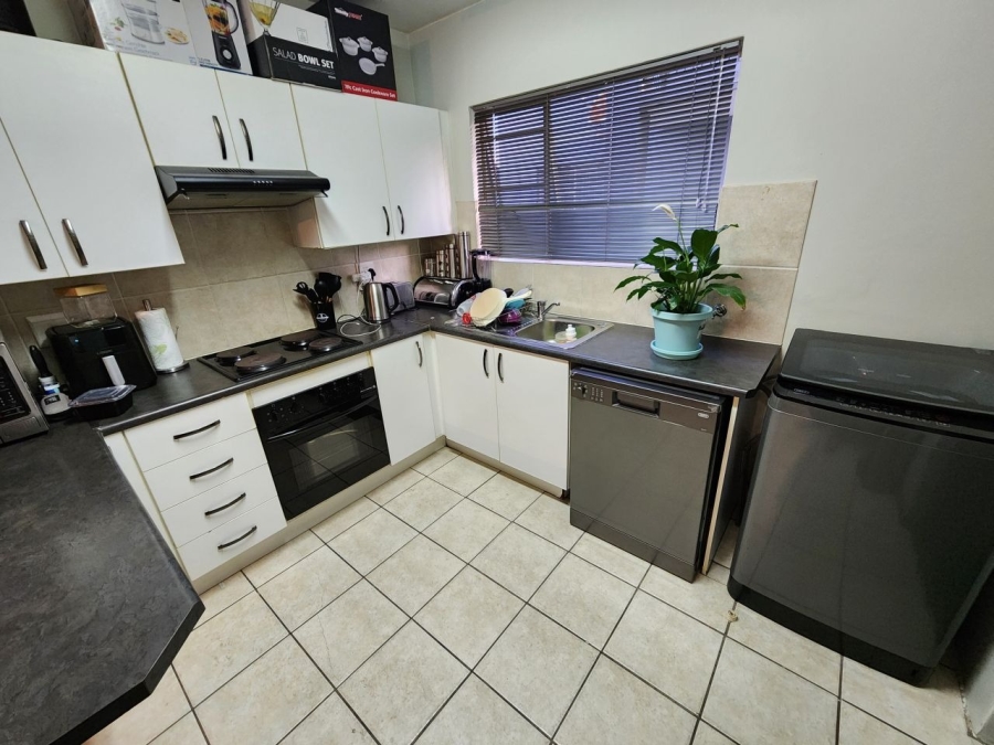 2 Bedroom Property for Sale in Bardene Gauteng