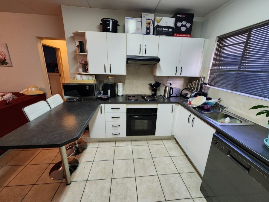 2 Bedroom Property for Sale in Bardene Gauteng